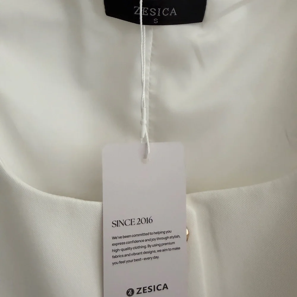White Spring/Summer Blazer Vest with Subtle Gold Accents - Picture 3 of 6